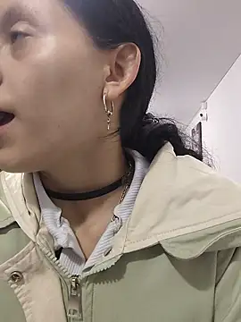 Naomimolie online show from April 1, 2026, 11:33 am