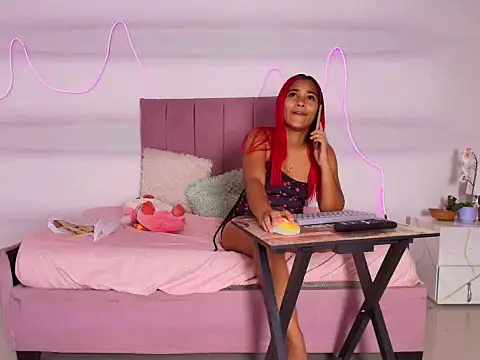 Peliroja lustrum online show from March 12, 2026, 3:27 pm