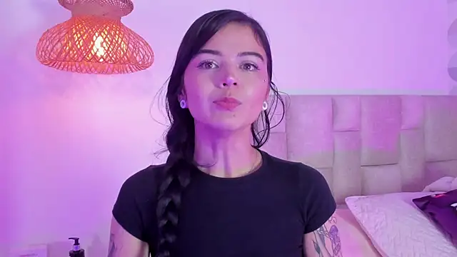 Vanessa cruz 18 online show from June 1, 2026, 10:09 pm