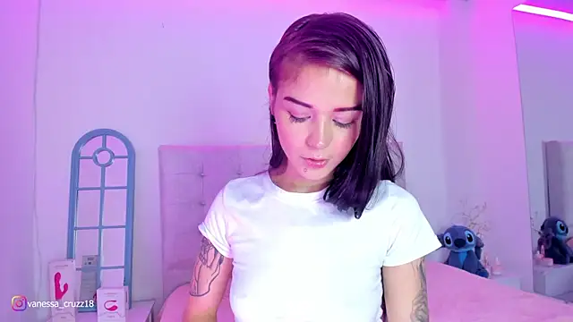 Vanessa cruz 18 online show from April 6, 2026, 8:32 pm