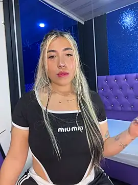 ManuelaVeeleez online show from July 30, 2026, 3:05 am