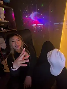 ManuelaVeeleez online show from April 11, 2026, 7:45 am