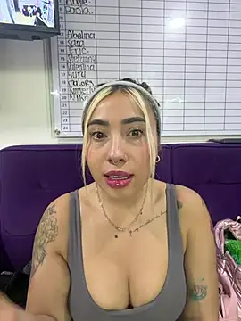 ManuelaVeeleez online show from July 24, 2026, 4:08 am