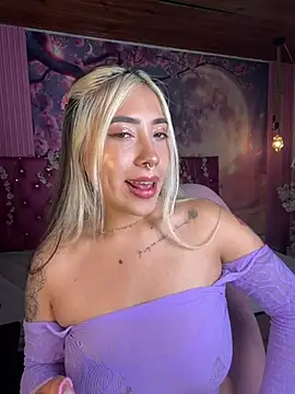ManuelaVeeleez online show from July 5, 2026, 3:22 am