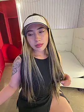 ManuelaVeeleez online show from April 18, 2026, 4:26 am