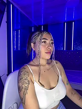 ManuelaVeeleez online show from July 28, 2026, 4:53 am