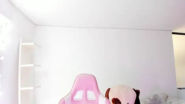 KoralCruz  online show from March 16, 2026, 4:10 pm