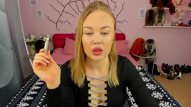 HannahWillow online show from March 5, 2026, 7:38 am