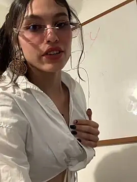 SweetCherry   online show from March 5, 2026, 7:32 pm