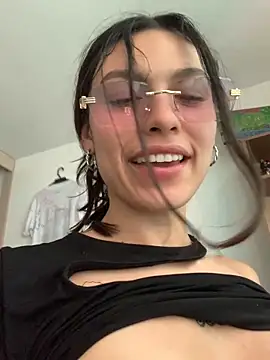 SweetCherry   online show from March 27, 2026, 9:49 pm