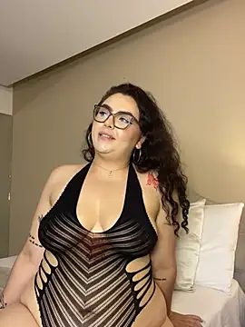 AlmaraRouge online show from July 15, 2026, 8:27 pm