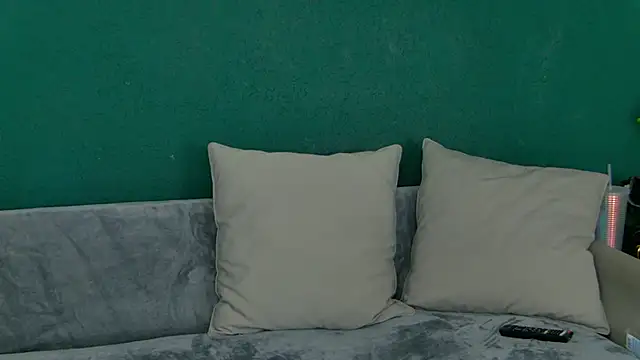 SkinnyNatty online show from June 18, 2026, 4:00 am