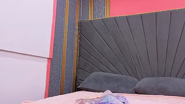 Kaely-Hot- online show from April 6, 2026, 2:07 pm