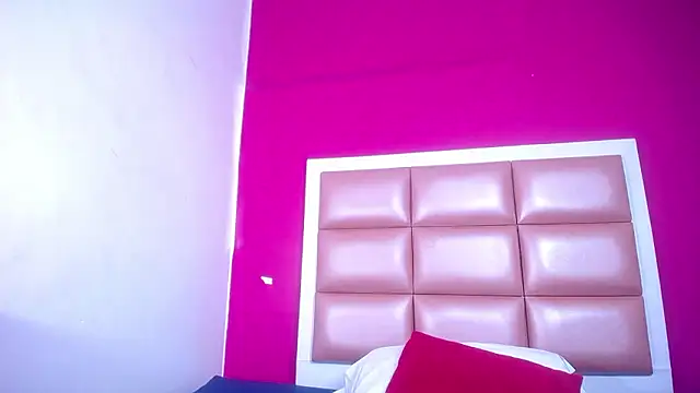 secrett whore18 online show from March 4, 2026, 6:37 pm