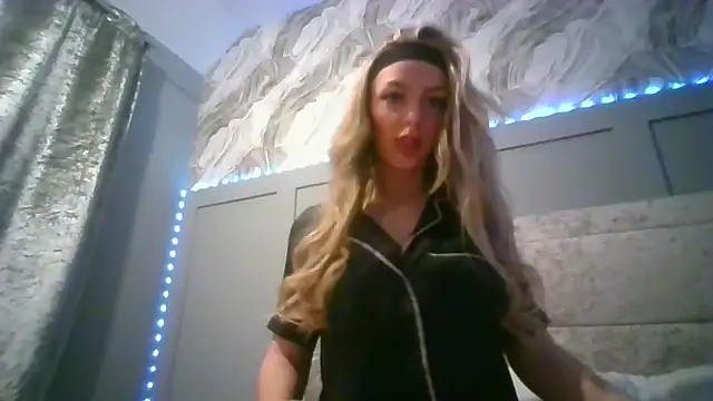 Snapshot of LusciousLailax chatting on March 3, 2026, 10:28 pm LusciousLailax online show from March 3, 2026, 10:28 pm