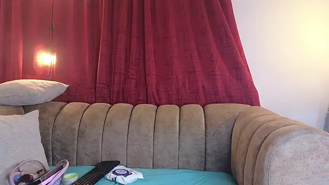 ahnaysexx online show from April 8, 2026, 9:49 pm