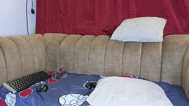 ahnaysexx online show from April 16, 2026, 9:39 pm