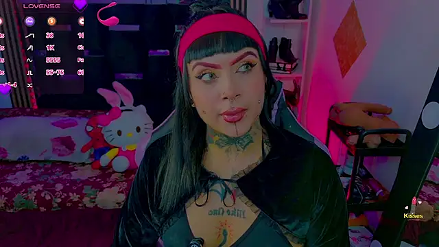 LauriInk1 online show from June 19, 2026, 2:50 am