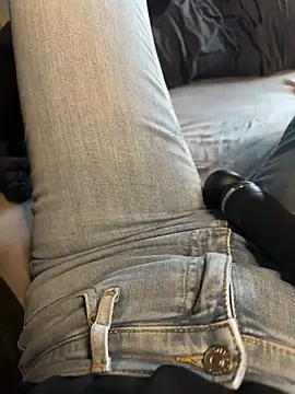 aleexii s online show from April 13, 2026, 3:49 pm