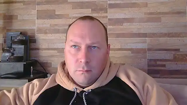 lustonfan online show from May 18, 2026, 11:37 am
