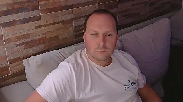 lustonfan online show from May 5, 2026, 1:52 am