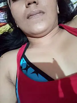  siennakissez  online show from April 19, 2026, 11:22 am