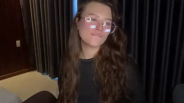 KristieKitty online show from May 16, 2026, 10:53 pm