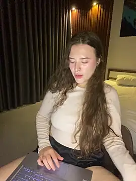 KristieKitty online show from April 23, 2026, 6:42 pm