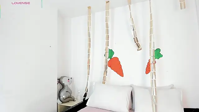 Eve-01 online show from April 7, 2026, 7:15 pm