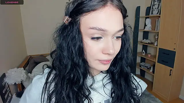 LynnCiprian online show from April 11, 2026, 7:50 pm