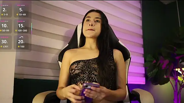 Danaa Rousee  online show from April 8, 2026, 8:32 pm