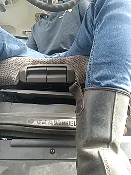 youp8444 online show from April 11, 2026, 12:42 pm