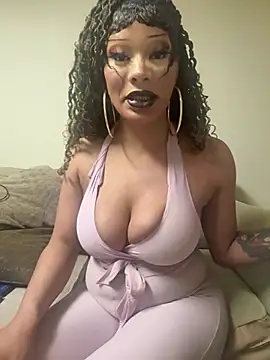 Riasvenenoo online show from May 12, 2026, 4:02 pm