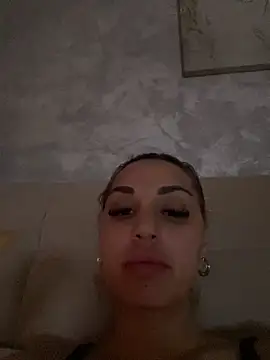 Giullyaxxx online show from April 8, 2026, 11:22 am