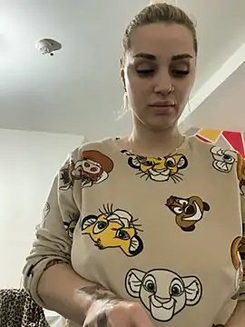 Giullyaxxx online show from March 6, 2026, 12:44 pm