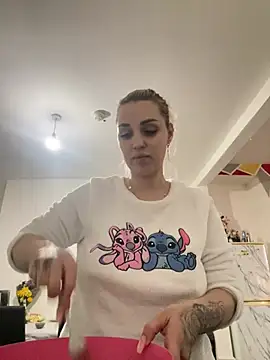 Giullyaxxx online show from March 12, 2026, 4:22 pm