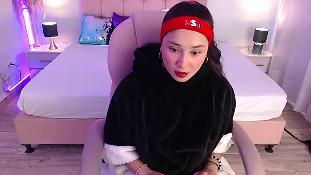 Snapshot of EILIIN07 chatting on March 16, 2026, 1:04 pm EILIIN07 online show from March 16, 2026, 1:04 pm