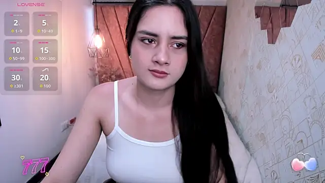 Zoe  Taylor   online show from May 18, 2026, 11:48 am