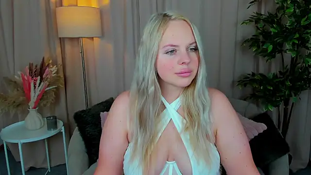 Nikolla  online show from March 10, 2026, 4:44 pm