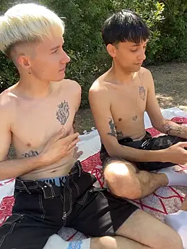 AlphaTwinks online show from April 4, 2026, 11:28 am