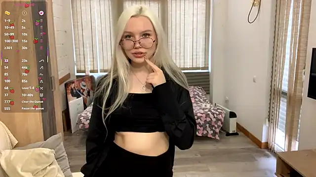 Snapshot of Sweet_Ria chatting on May 3, 2026, 12:53 pm Sweet Ria online show from May 3, 2026, 12:53 pm