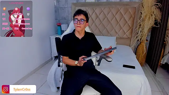 TylerCross  online show from April 1, 2026, 8:17 pm