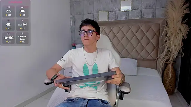 TylerCross  online show from April 2, 2026, 8:37 pm