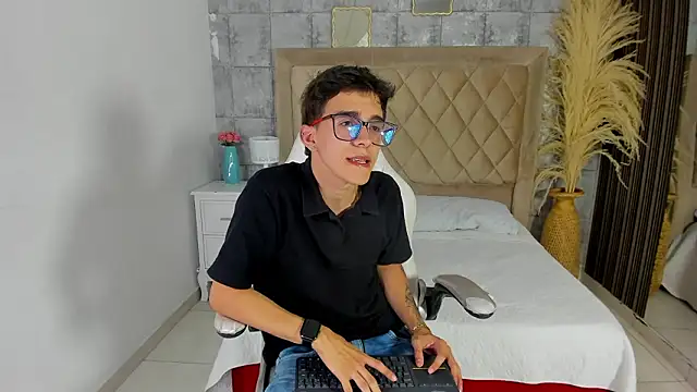 TylerCross  online show from March 23, 2026, 8:19 pm