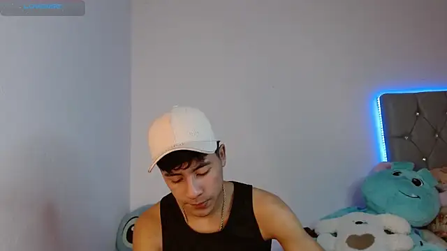 Sebas fire4 online show from March 22, 2026, 3:32 am