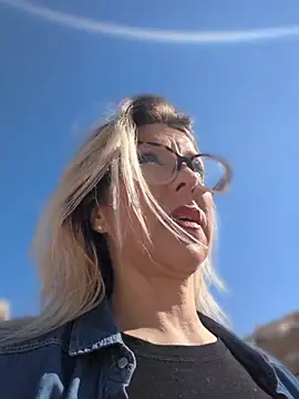 ManuelaX online show from February 23, 2026, 10:49 am