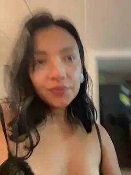 Marianaxc online show from April 18, 2026, 2:36 am