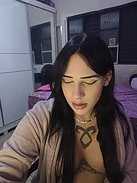 isabeladecaria online show from July 26, 2026, 4:30 am