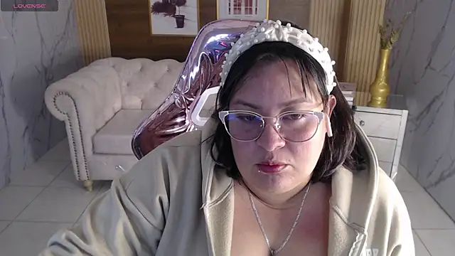 Astrid1 s online show from April 10, 2026, 3:24 am