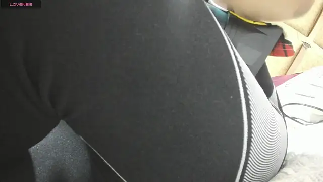 EmaGw7 online show from April 1, 2026, 10:39 pm